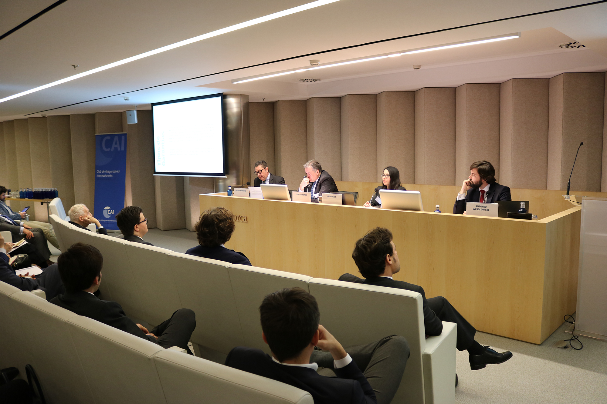 El Club de Aseguradores Internacionales celebró una mesa redonda en Pérez-Llorca sobre el seguro de caución