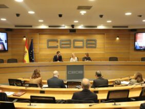 CEOE y Pérez-Llorca debaten acerca de los planes de pensiones de empleo
