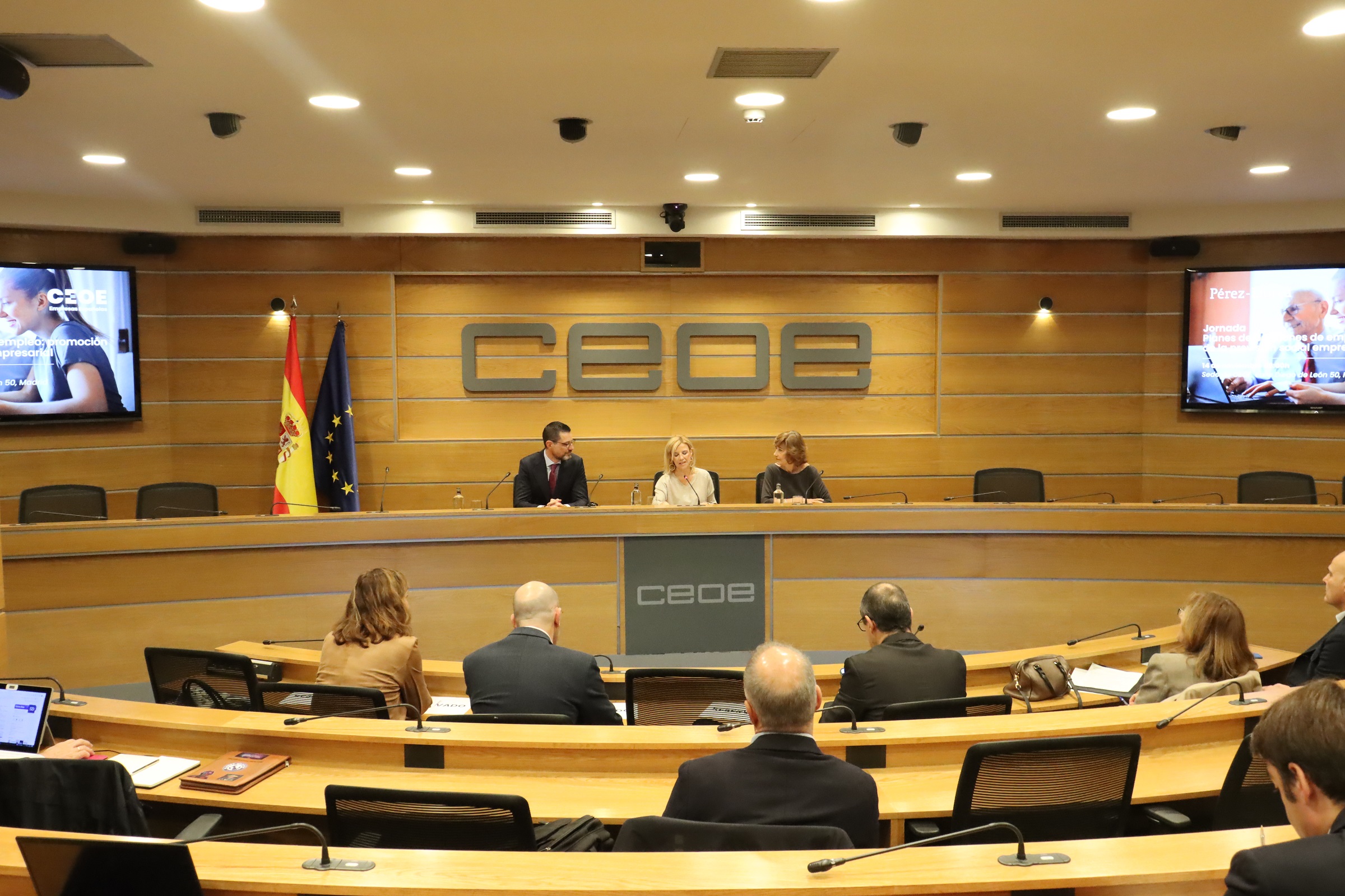 CEOE y Pérez-Llorca debaten acerca de los planes de pensiones de empleo