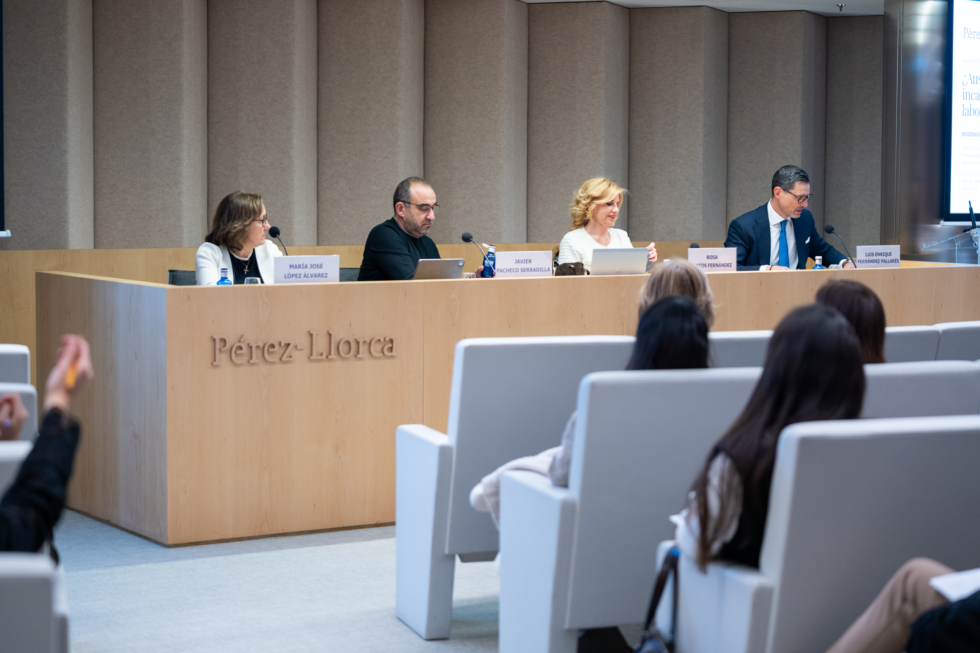 El Aula de Debate Pérez-Llorca/ICADE analiza el impacto del absentismo laboral vinculado a la incapacidad temporal
