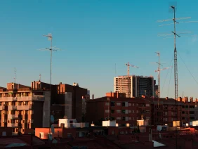 La transmisión de inmuebles en una sucesión por causa de muerte no está gravada con impuesto de timbre