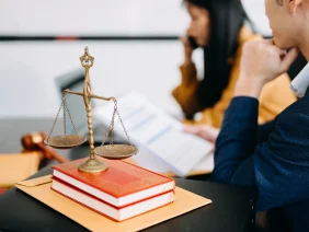 Lecciones sobre la equidad, la conciencia y las decisiones en derecho