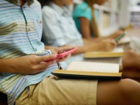 “(Re)conectarnos para aprender”: nuevas reglas sobre el uso de teléfonos móviles y dispositivos con pantalla en los colegios de Bogotá